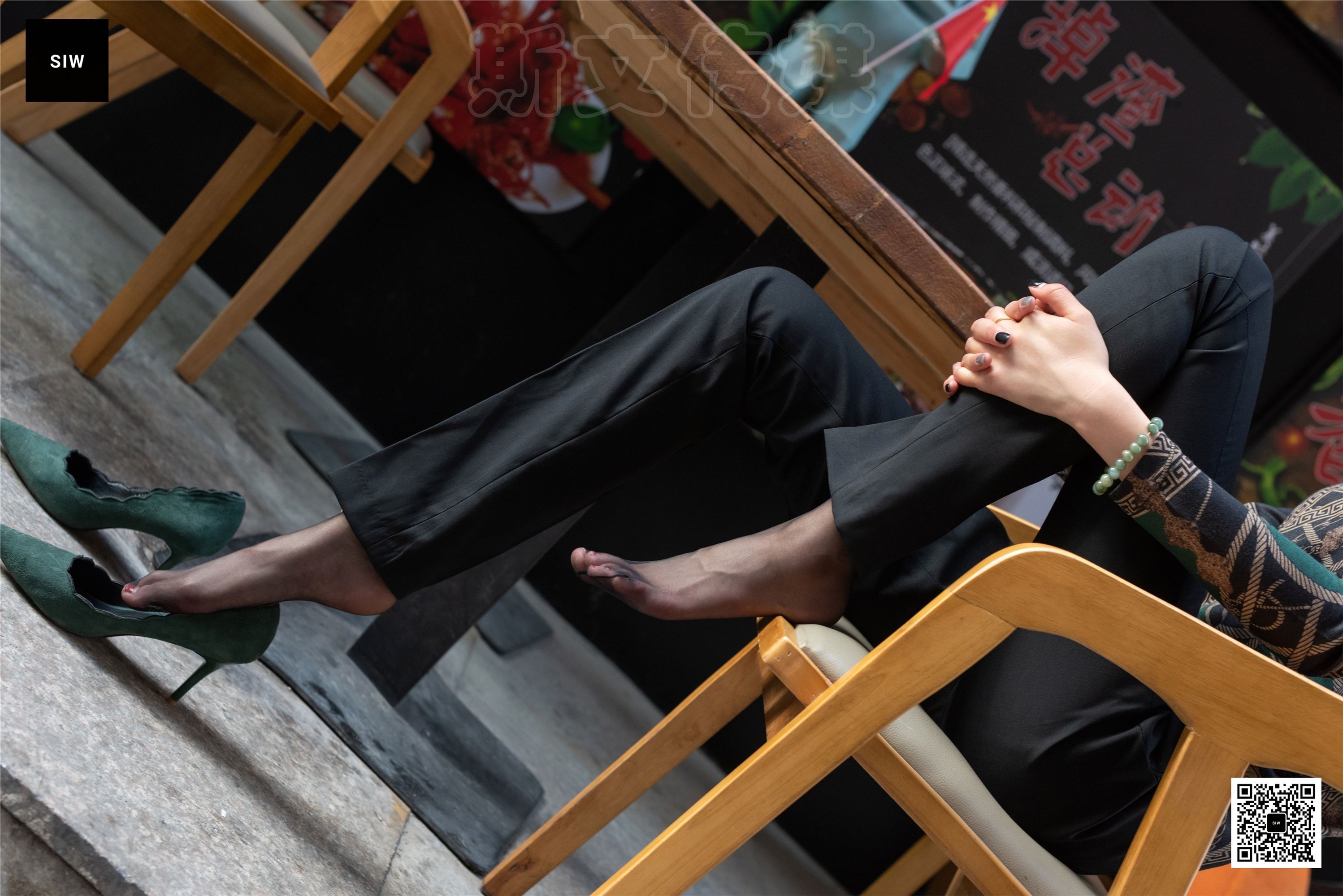 SIW斯文传媒 063 欧版翠绿印花高领长袖打底衫 - 新芳